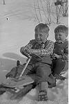 CWglas050.jpg    På Solstad.     Hans og Bjarne Waatvik på bob-kjelke,   ca. 1944.