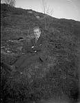 CWgls090.jpg     Christian  Waatvik fotografert Våtvika.      På  Ørntuva.    1928-1929?