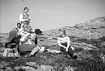 CW0276jpg.   Stående   Anita Waatvik, Evelyn  Våtvik      (titter opp bakerst) ,Anne Christin Korsnes,  Kåre og Aslaug Blix, hunden Runa,           Midt på 1960 tallet.