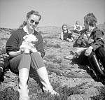 CW0277.jpg                  Ingrid Korsnes med Susi,  Sonja Berntsen, bak : Frank Berntsen og Anne Christin Korsnes, midt på         1960 tallet.