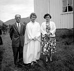 CW0293.jpg    Kamillas konfirmasjon 10.juli 1960.   Reidar, Kamilla og Aslaug Andersen