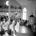CW0309.jpg  Fra konfirmasjons-gudstjenesten i Fore kirke 10. juli 1960.   På prekestolen : kappelan Hroar Krabbrød.<br>