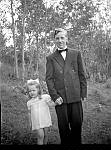 CW0446.jpg         Hans Julius og Anita Kristine Waatvik.<br>Bildet er tatt på Solstad  1953.