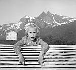 CW0485.jpg     Anne Ragna, datter til Birgit og Hjalmar Karlsen, Neverdal.  ca. 1953.