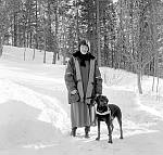 CW0553.jpg    Anita Waatvik med hunden Mira