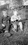 CW0749.jpg       Solstad 1942 /43     Hans Julius og Bjarne Waatvik.