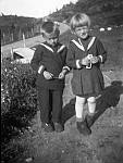 CW0756.jpg      Solstad 1937.     Roy Rostad, Drevja, og Ingrid Waatvik (Korsnes).