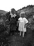 CW0153.jpg          Rundt  1925.                                    Aslaug (Våtvik) Blix og Liv Stene, Reipå.<br><br>