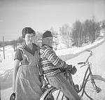 CW1295.jpg  Clary Halvorsen og Normann Magnussen da Clary var hushjelp hos Aslaug og  Christian Waatvik  Ca 1958