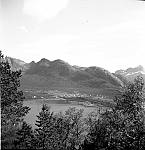 CW1308b.jpg     Utsikt fra Glomneset?  mot Neverdal.<br><br>