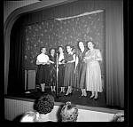 CW1436.jpg   Tilstelning på ungdomshuset i Neverdal, med underholdning og dans.    Ca. på 1950 tallet.<br>.<br>