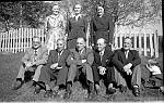 CW0947.jpg      Familietreff på Dahlmo.   ca. 1958.  Bak: Edel Dalheim, Anna Rostad, Aslaug Waatvik,  foran: Johan Hansen(Dahlmo), Aksel, Peder, Kristian og  Viola Dahlmo<br>