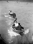 CW0955.jpgFra Turistskipet " Lafayette" s besøk i Holandsfjorden på 1920 tallet. Skuelystne folk i småbåter ,( ser ut til å ha slep av større båter. )