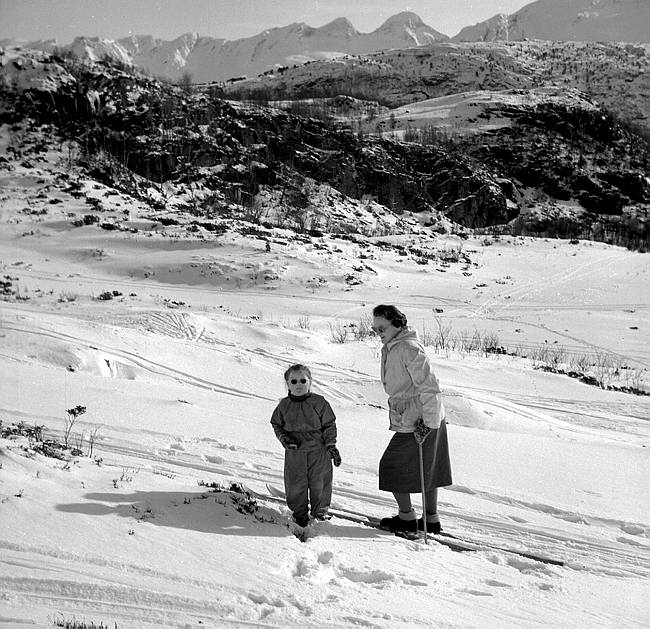 På skitur.