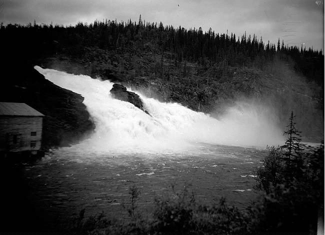 Laksfossen.