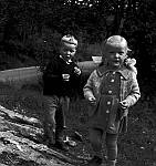 CW2061.jpg    Unger i Våtvika.,  1963.  Frank Berntsen og Svanhild Korsnes.<br>