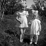 CW2234.jpg    Greta og Anne Christin Korsnes.  ca. 1957.