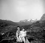 CW2236.jpg    Aslaug og Anita Waatvik på Ørntuva.  ca. 1957.