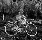 CW2364.jpg     På Solstad.     Anita Waatvik med sin nye sykkel. ca. 1962         