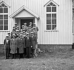 CW1858.jpg       Ørnes  mannskor  foran  Fore kirke. 