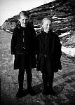 CW2561.jpg     Våtvika ca. midt  på 1920tallet.  Aslaug Våtvik (Blix) og Eli Brun (Texmo), Reipå.