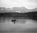 CW2627c.jpg    Kattvatnet på Spilderfjellet, et stykke fra Lysvatnet.    En som prøver fiskelykken.<br>