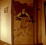CW2703.jpg    Maleri på en dør, malt av Levin Marvoll.