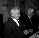 CW3062.jpg    Fra Haldis  og  Aleksander (Allan) Kolbergs   bryllup.  Nærmest: Ole Kolberg  og Anton Stavnes.