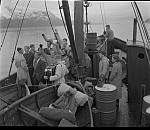 CW3536b.jpg   Neverdal ungdomslag på tur med båt og buss nedover Helgeland,    ca. 1955.