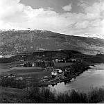 CW3542.jpg   Neverdal ungdomslag på tur med båt og buss nedover Helgeland,   ca. 1955.