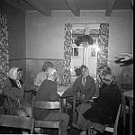 CW3724.jpg        Ukjente jenter på kafe? På 1950 tallet?