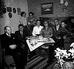 CW2940b.jpg   Julen 1958 hos Aslaug  og Peder Dahlmo.<br>Familien samlet i borbindelse med Ragna Dahlmos begravelse, hun døde 22.12.1958. Fra v.: Arrthur Dahlmo, Oddmund Rostad, Klara Lund, Ragnar Dahlmo, Anna Rostad, Aslaug, Peder og Per-Asle Dahlmo.